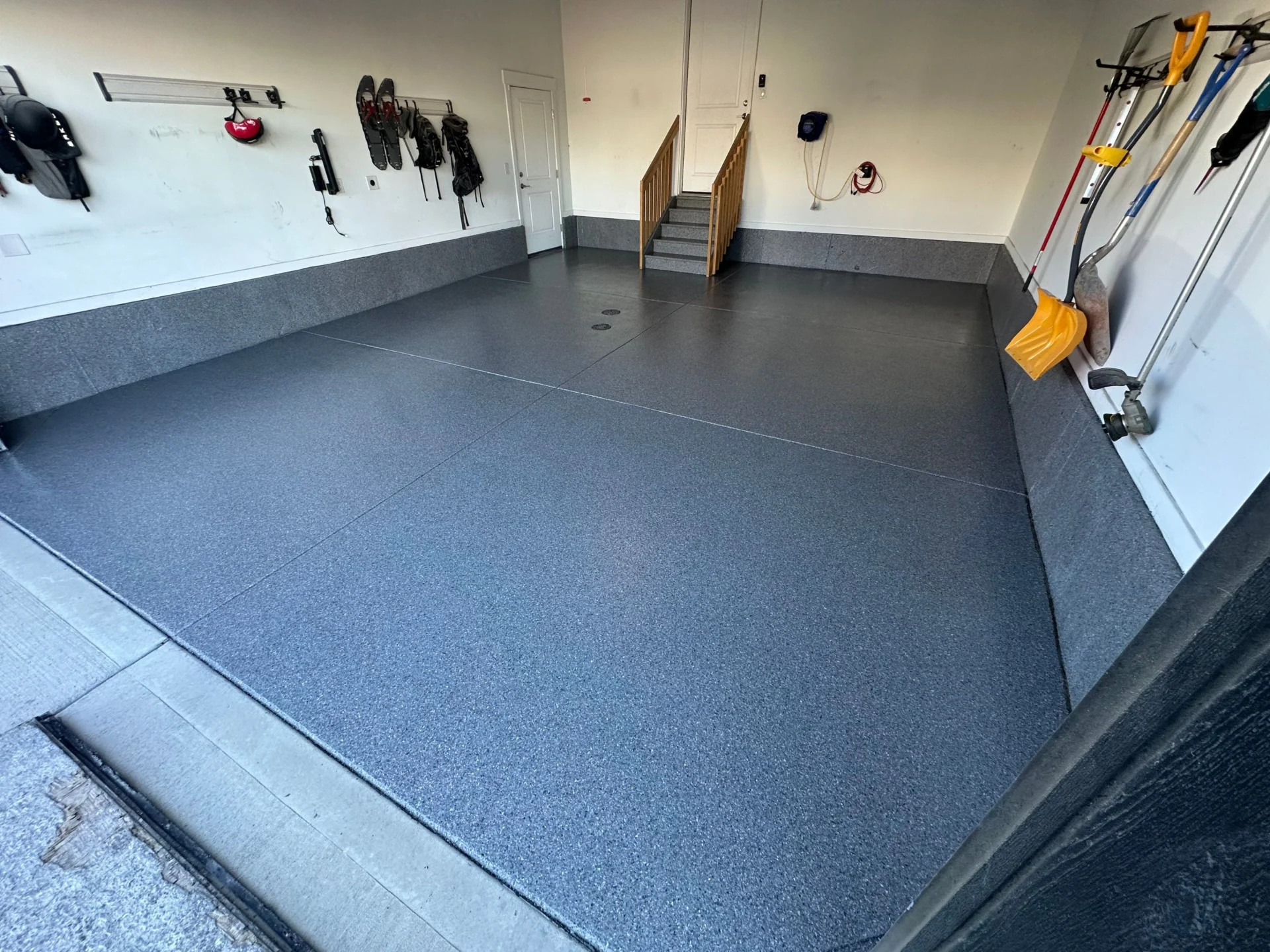 Denver Garage Floor Coating: Briar Flakes & Wood Stairs