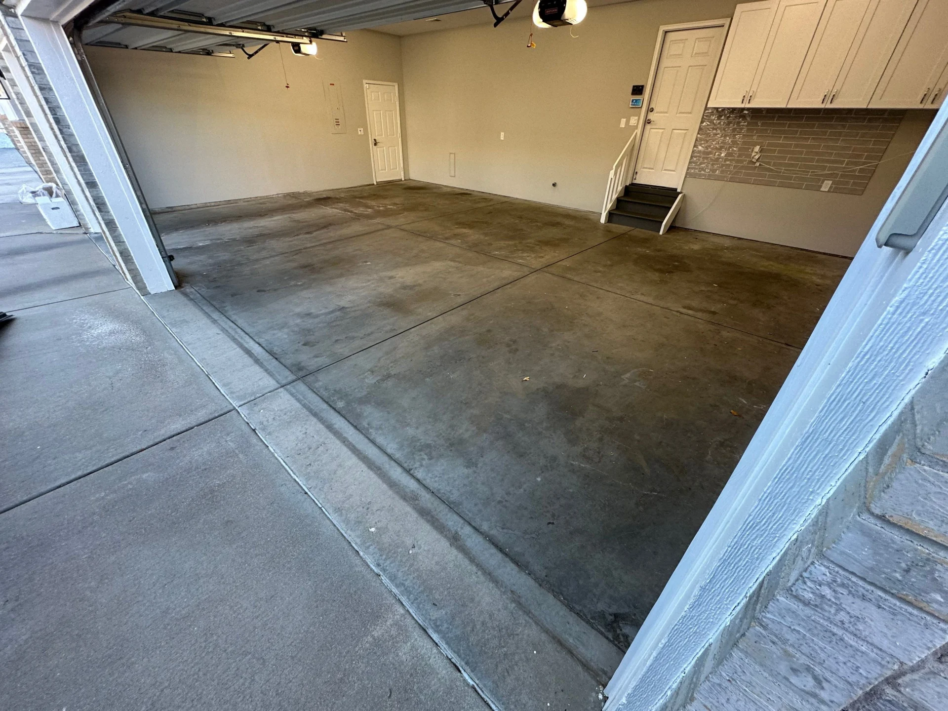 Aurora Garage Floor: Polyaspartic Coating Refreshed