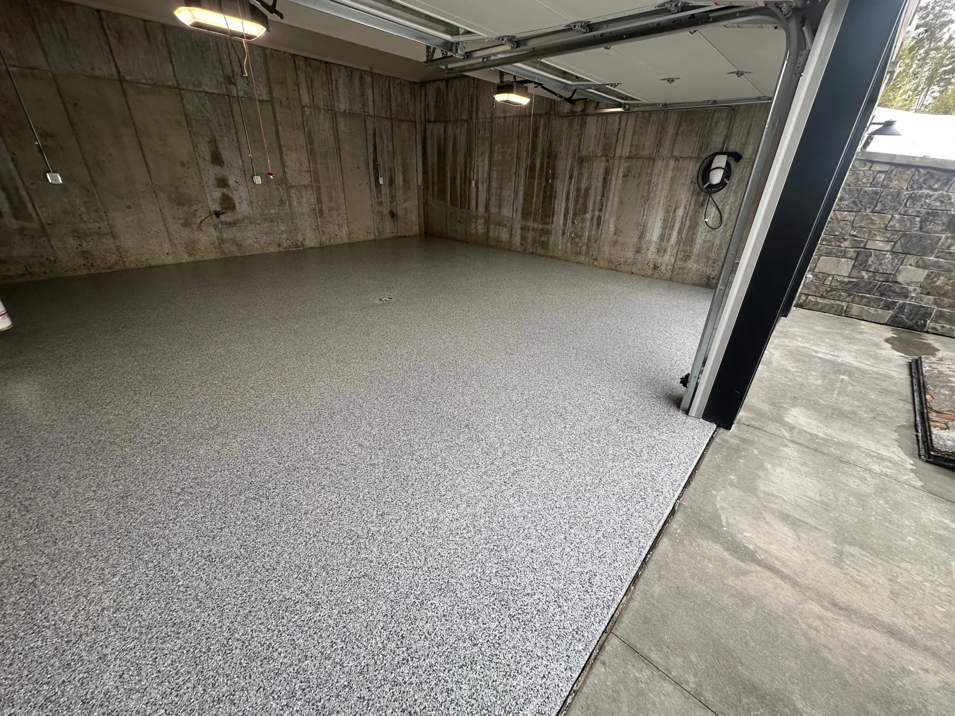 Fraser Garage Floor Coating: Gravel Flake Polyaspartic