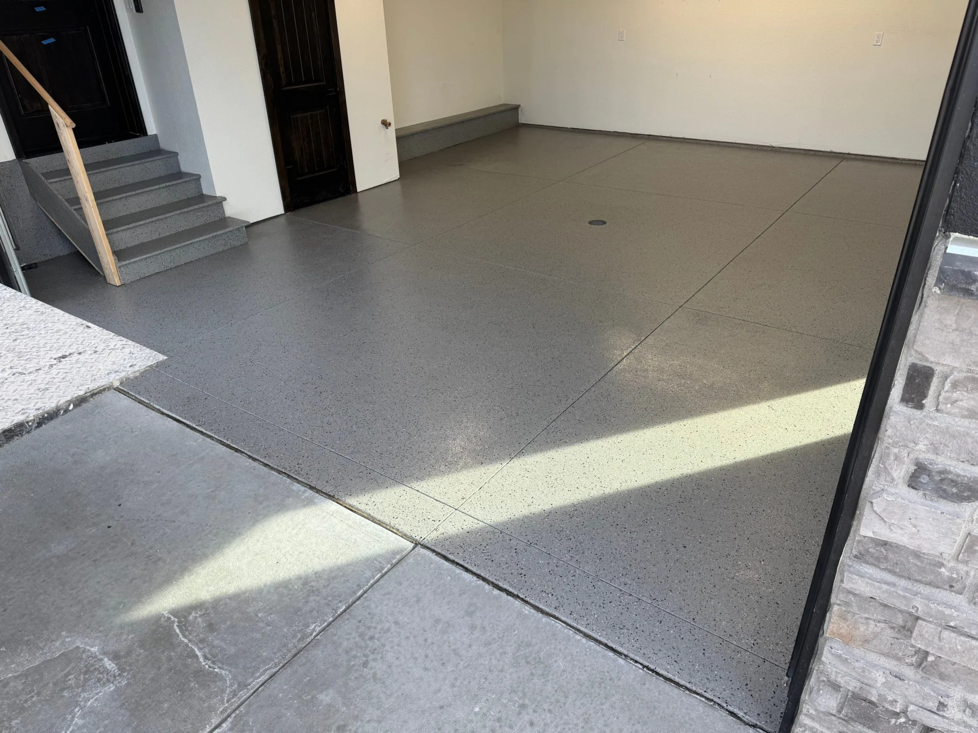 Thornton 3-Car Garage: Denali Flake Polyaspartic Coating