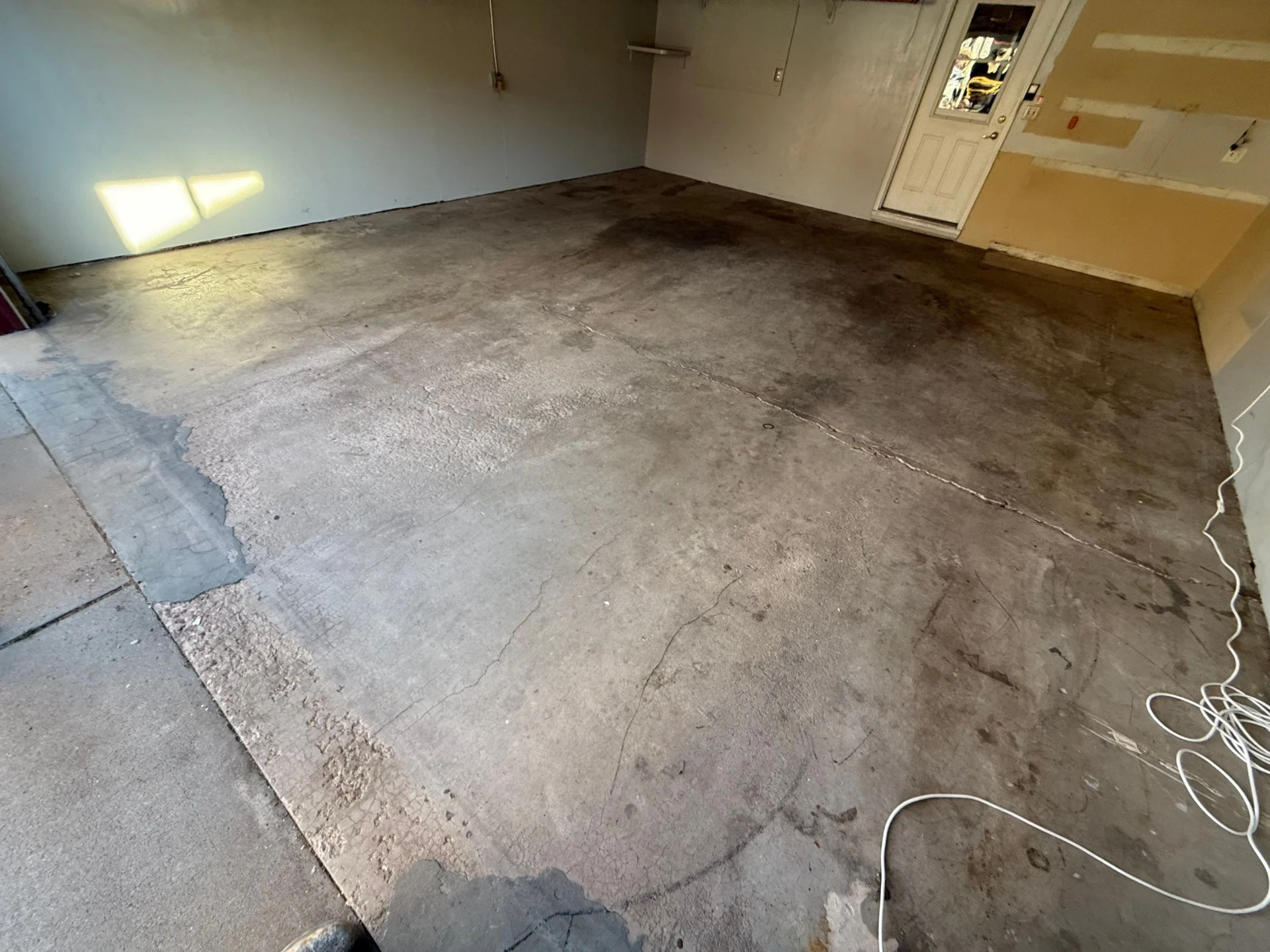 Colorado Springs Garage Transformed: Polyaspartic Coating & Repair