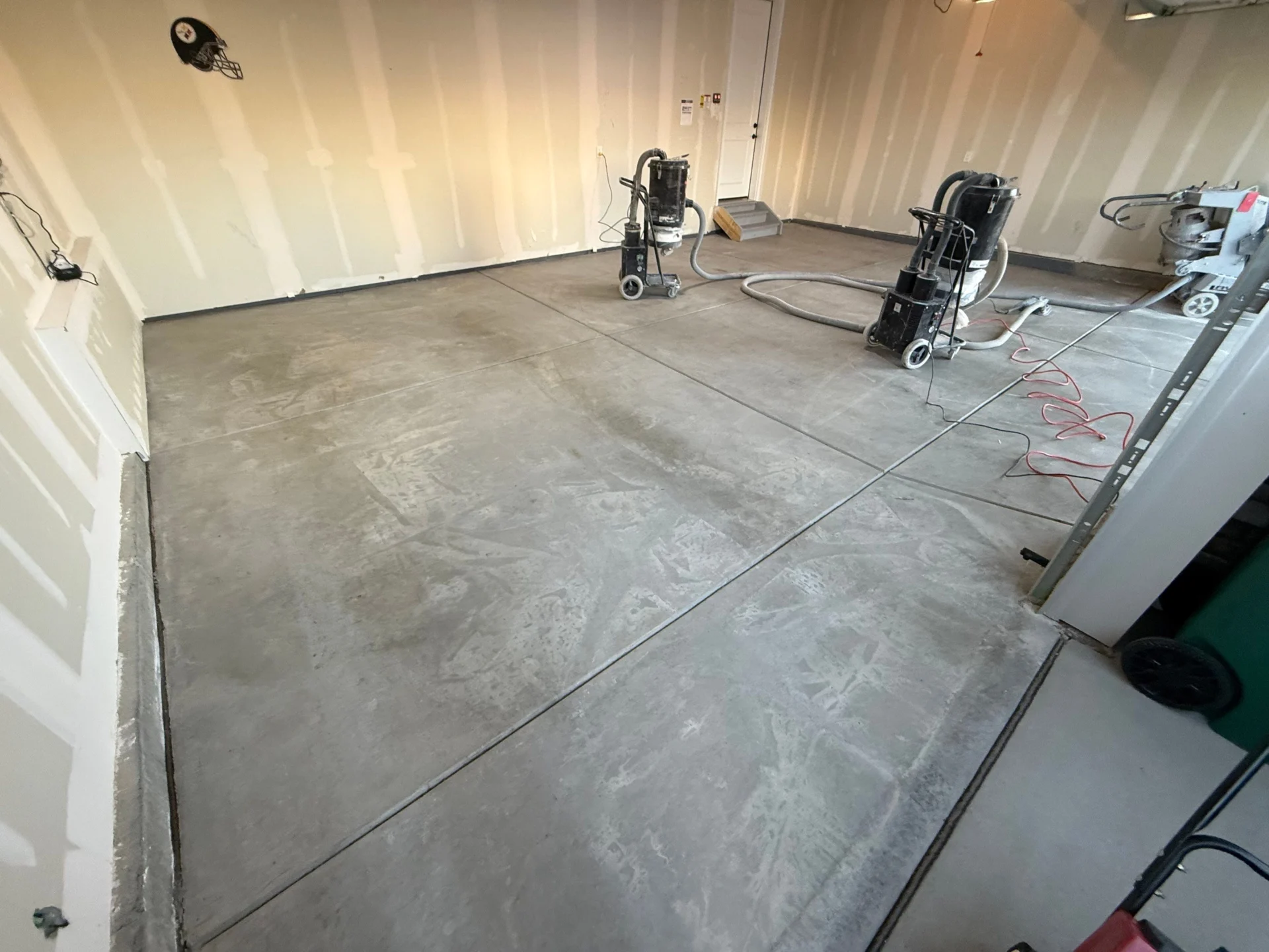 Parker 3-Car Garage: Polyaspartic, Ash Flake, Cove