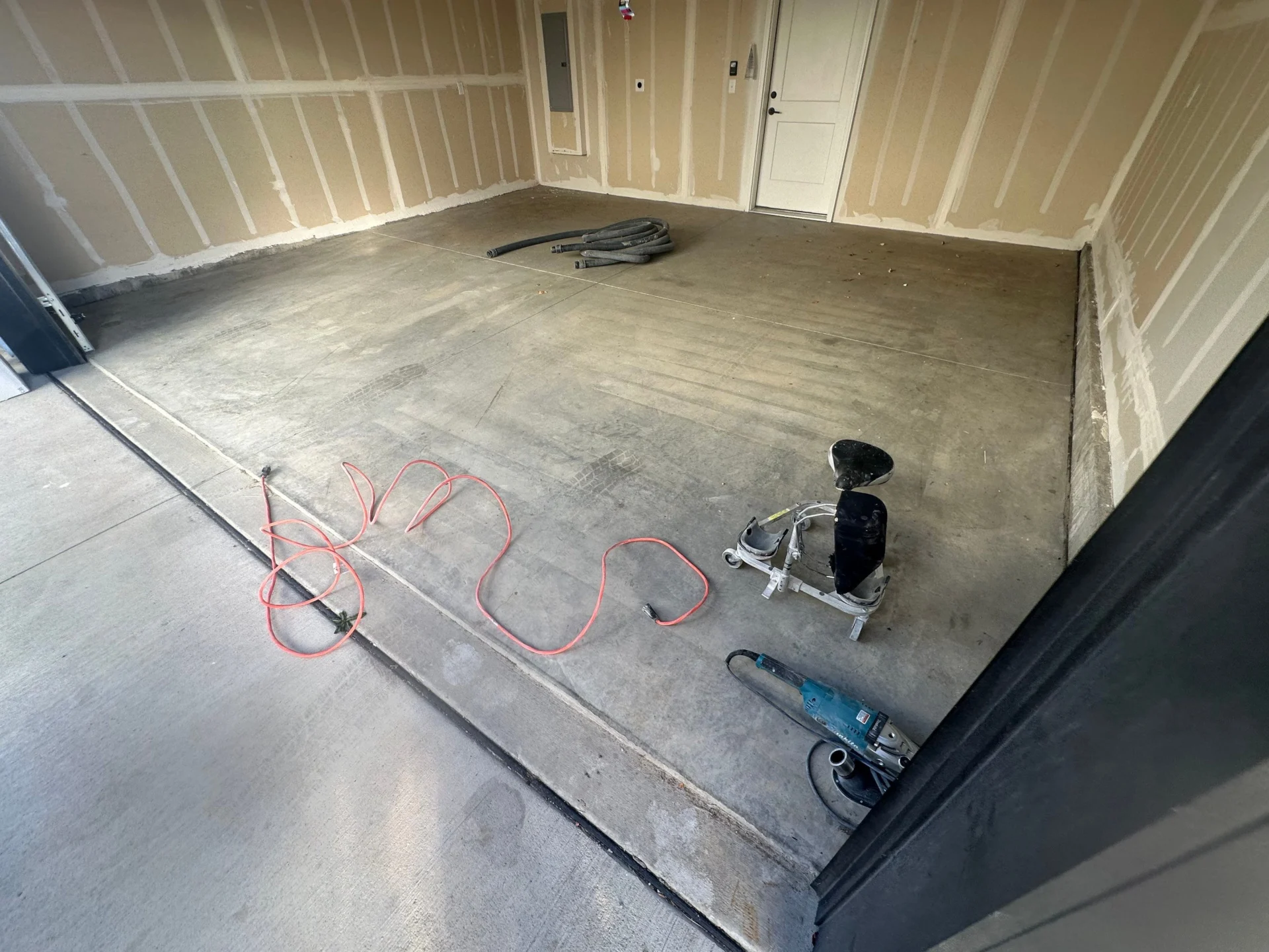 Denver New Build Garage Floor: Creekbed Flake in 1 Day
