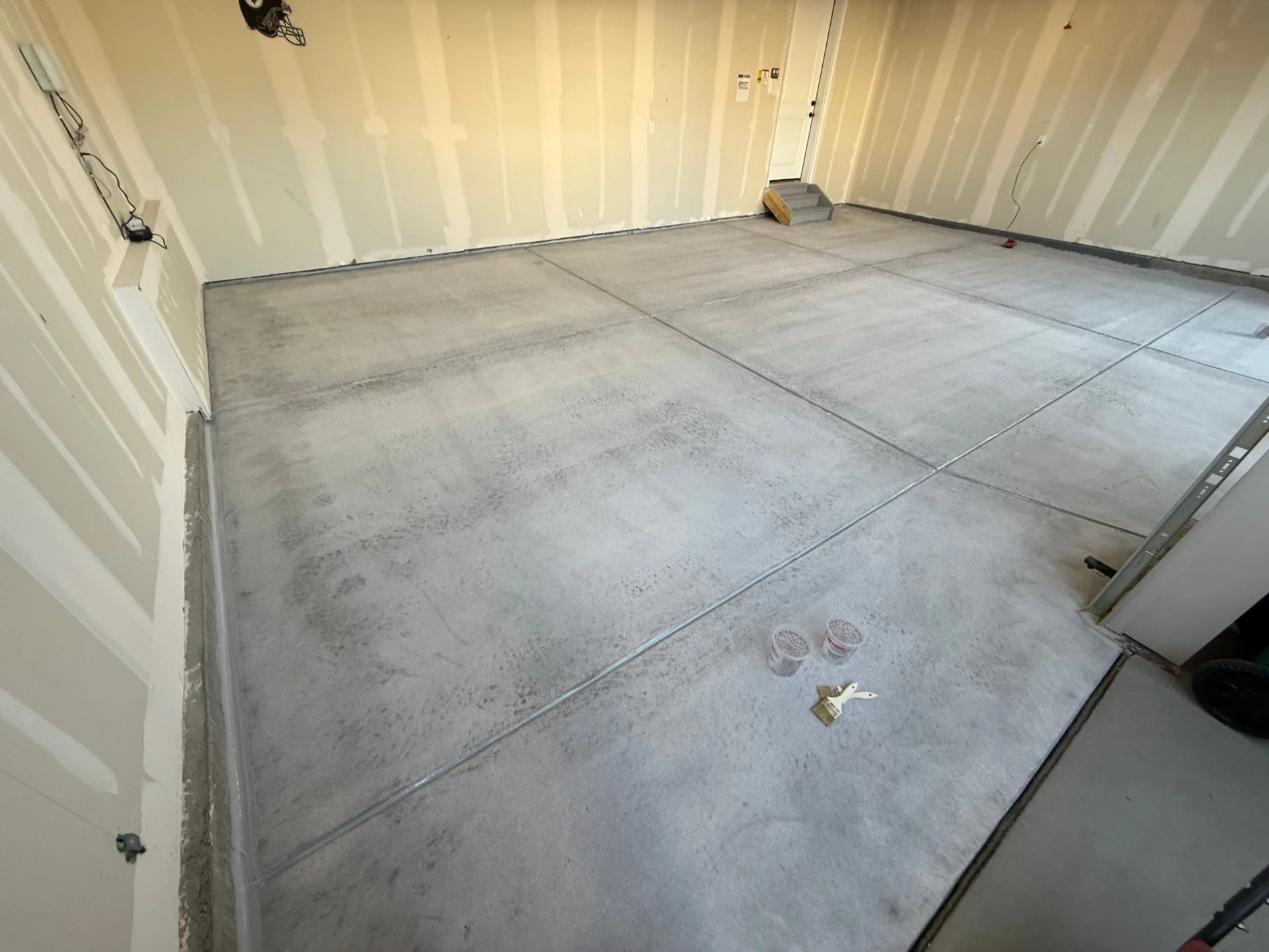 Parker 3-Car Garage: Polyaspartic, Ash Flake, Cove