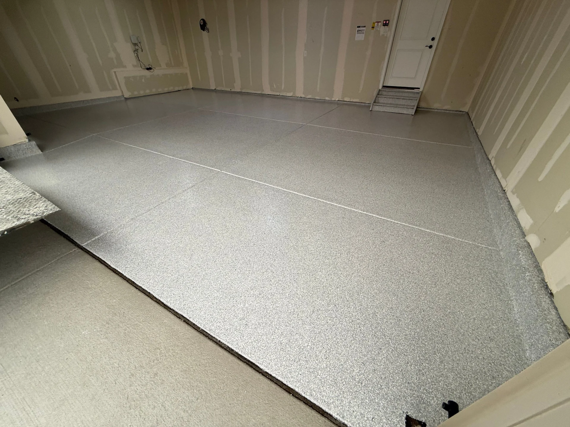 Parker 3-Car Garage: Polyaspartic, Ash Flake, Cove