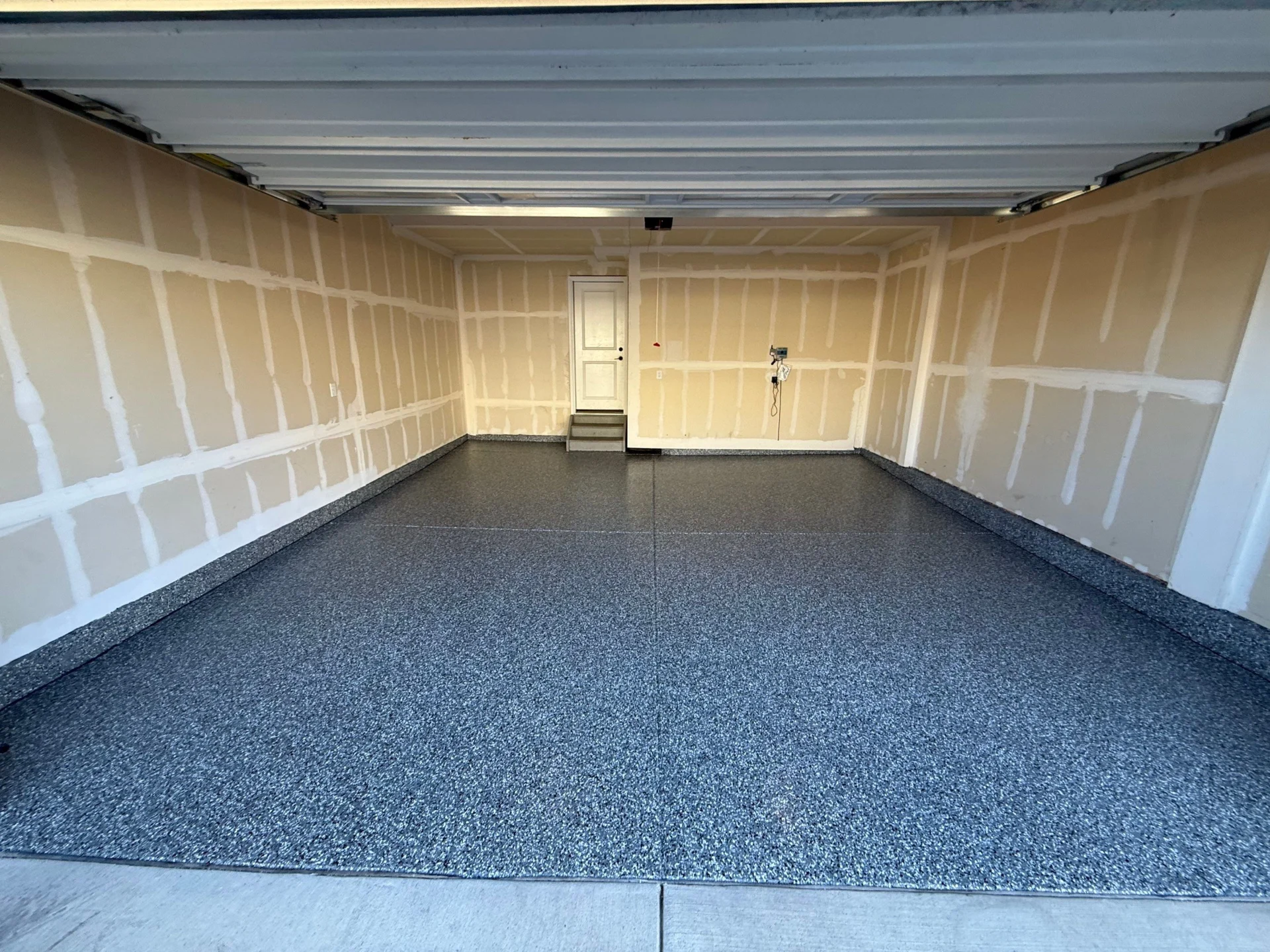 Commerce City Garage Floor Coating: Wombat Flake Magic