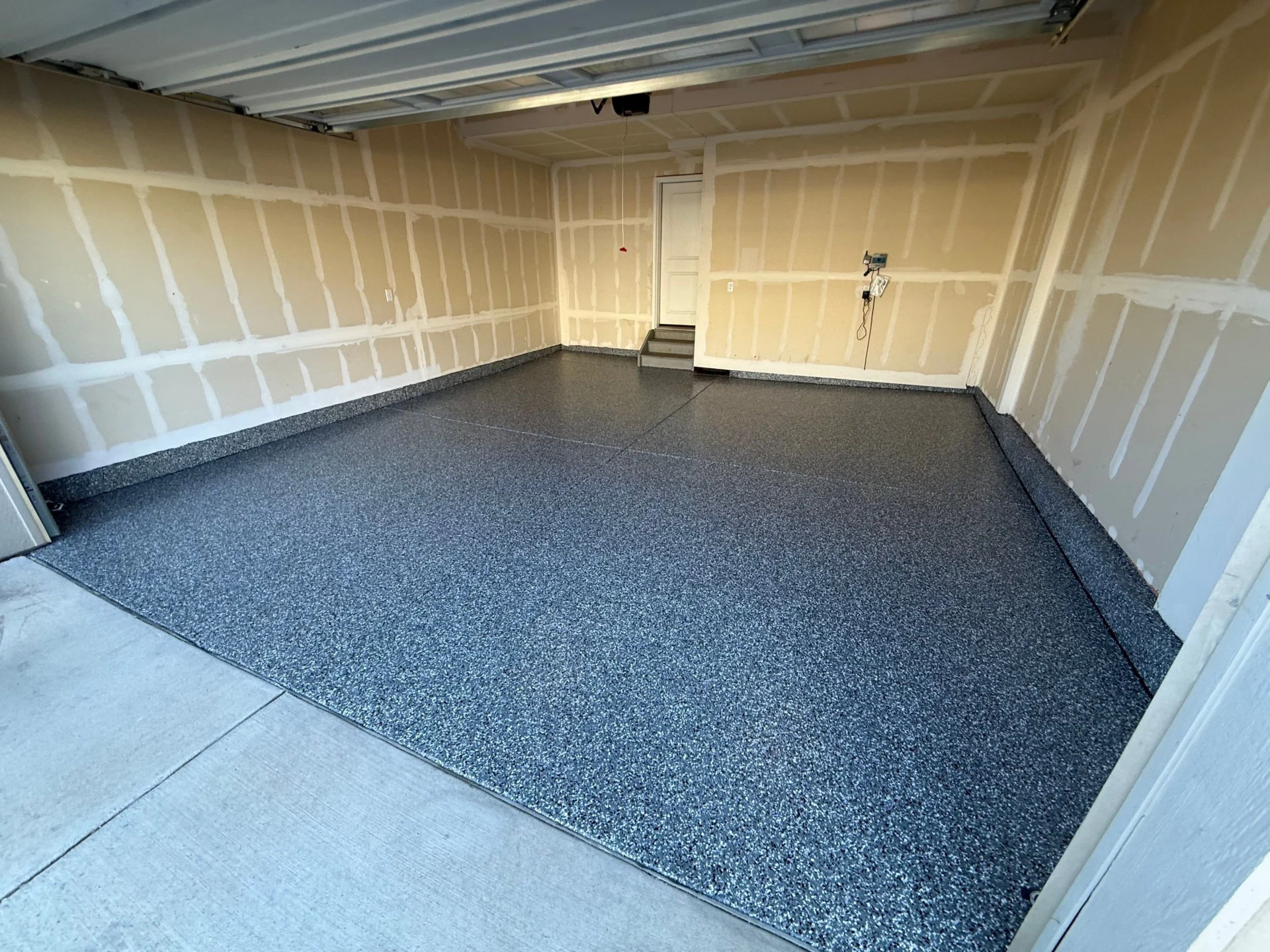 Commerce City Garage Floor Coating: Wombat Flake Magic