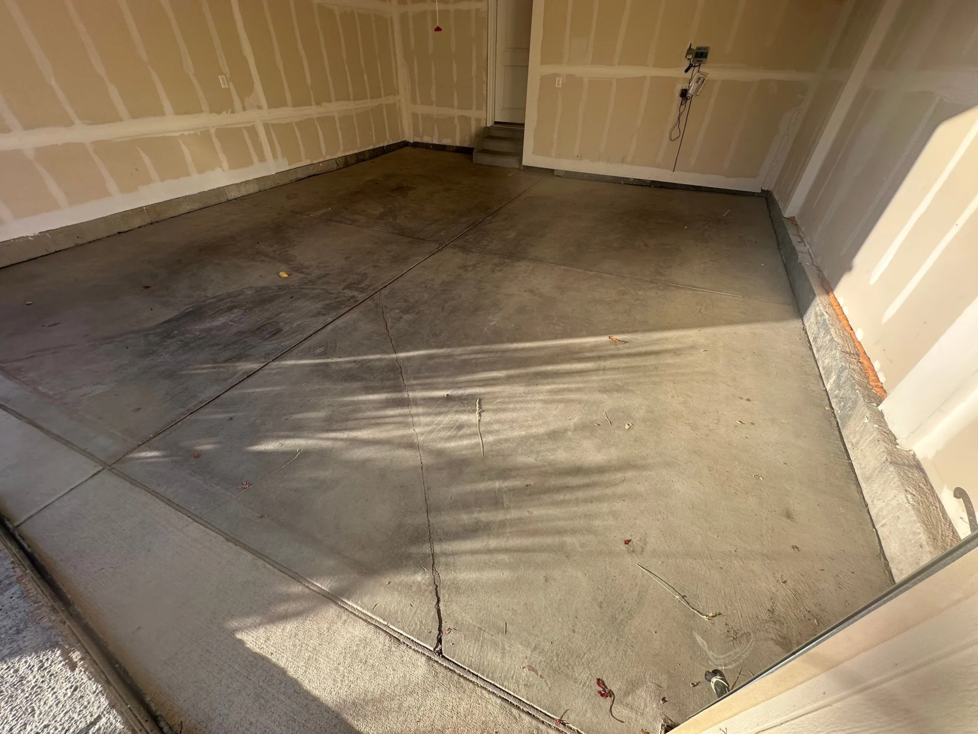 Commerce City Garage Floor Coating: Wombat Flake Magic