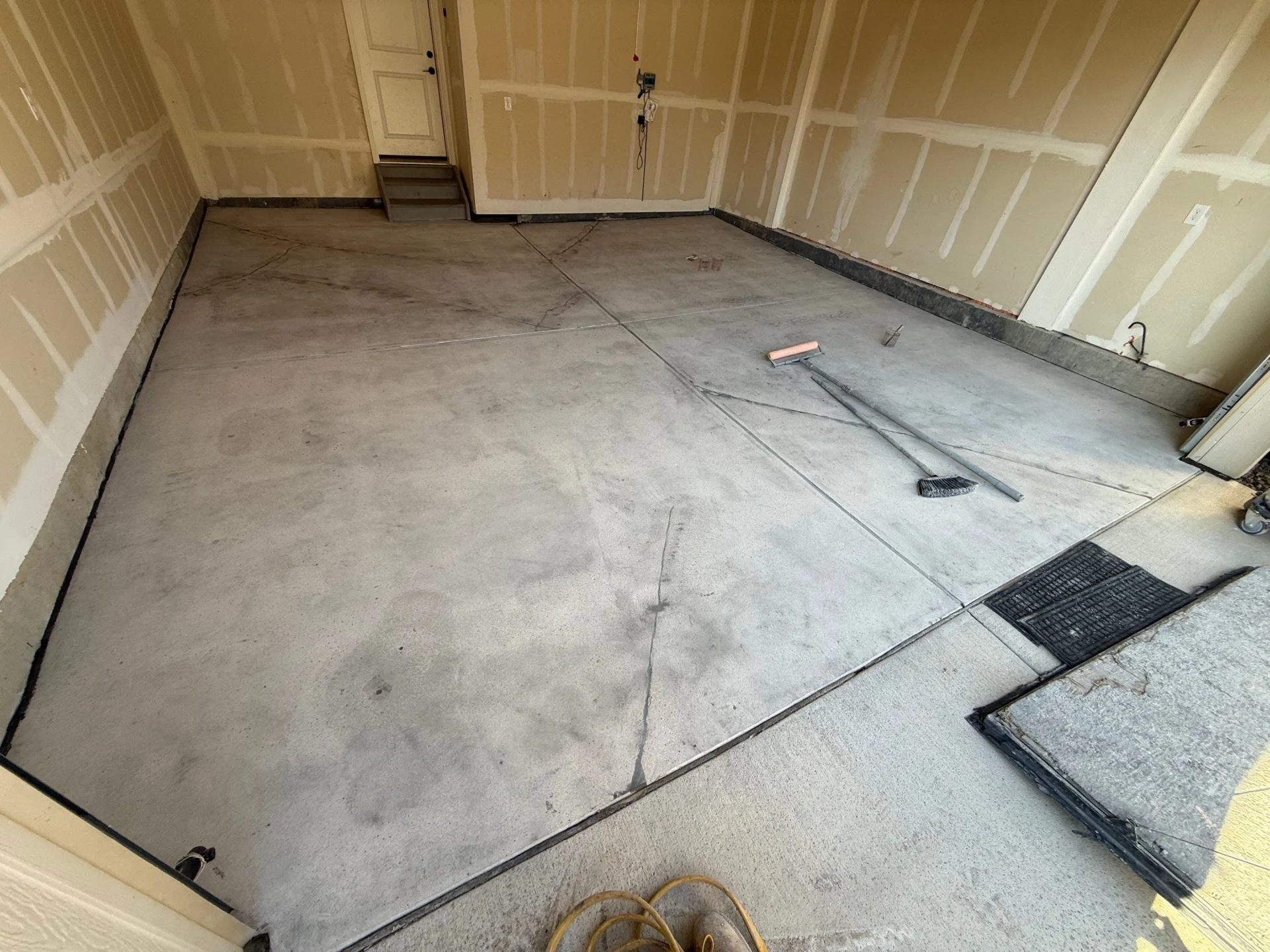 Commerce City Garage Floor Coating: Wombat Flake Magic