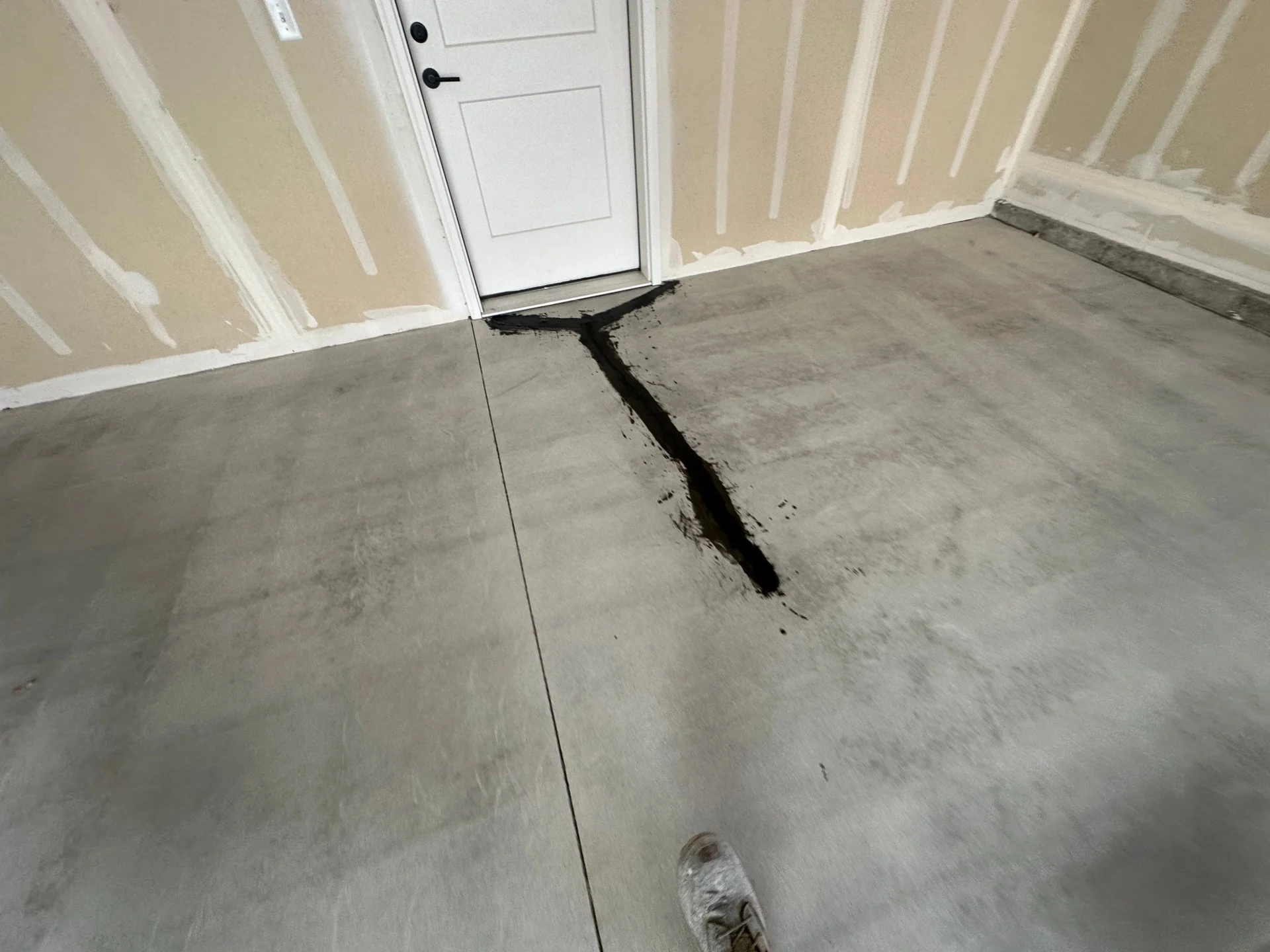 Denver New Build Garage Floor: Creekbed Flake in 1 Day
