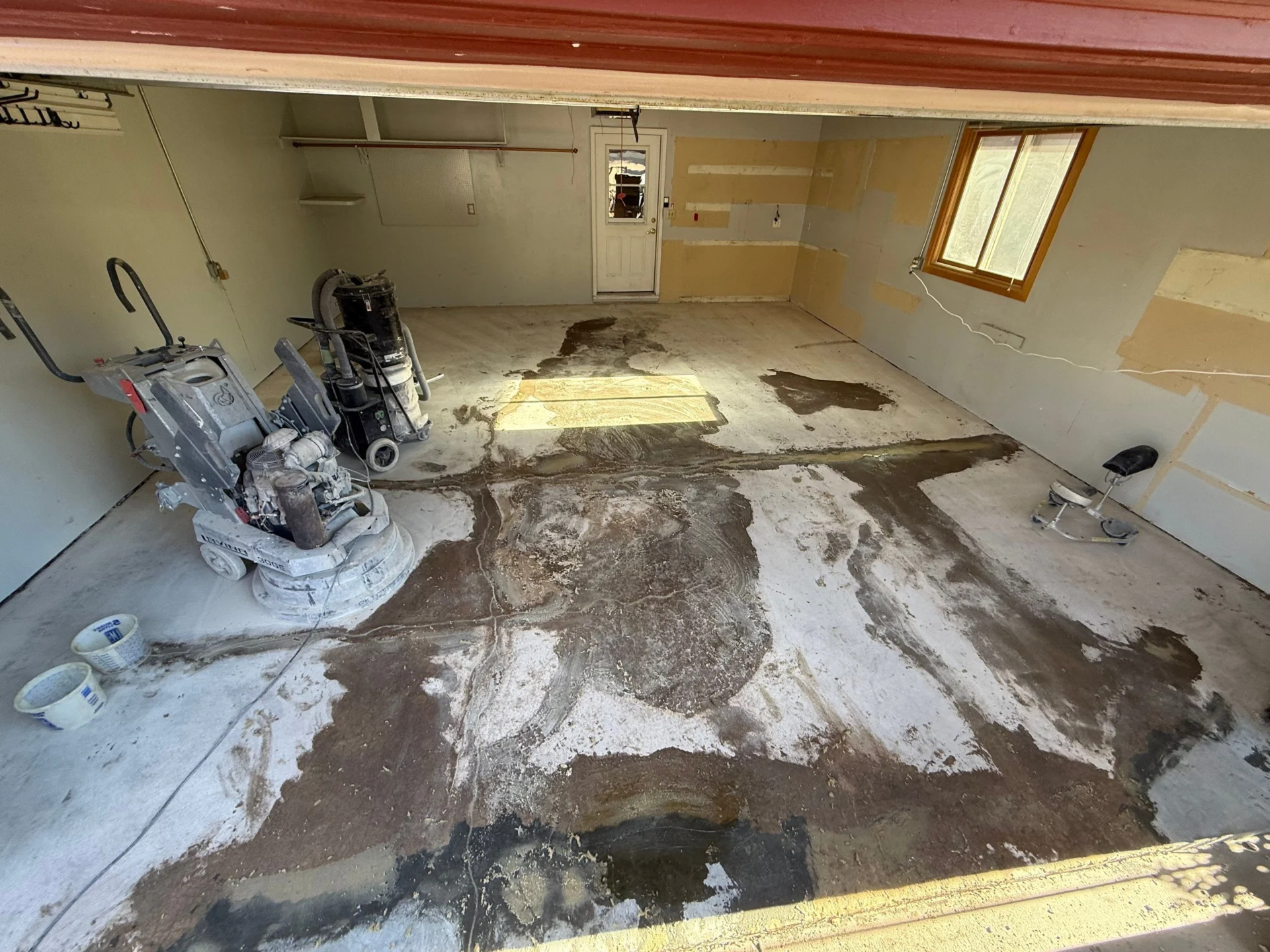 Colorado Springs Garage Transformed: Polyaspartic Coating & Repair