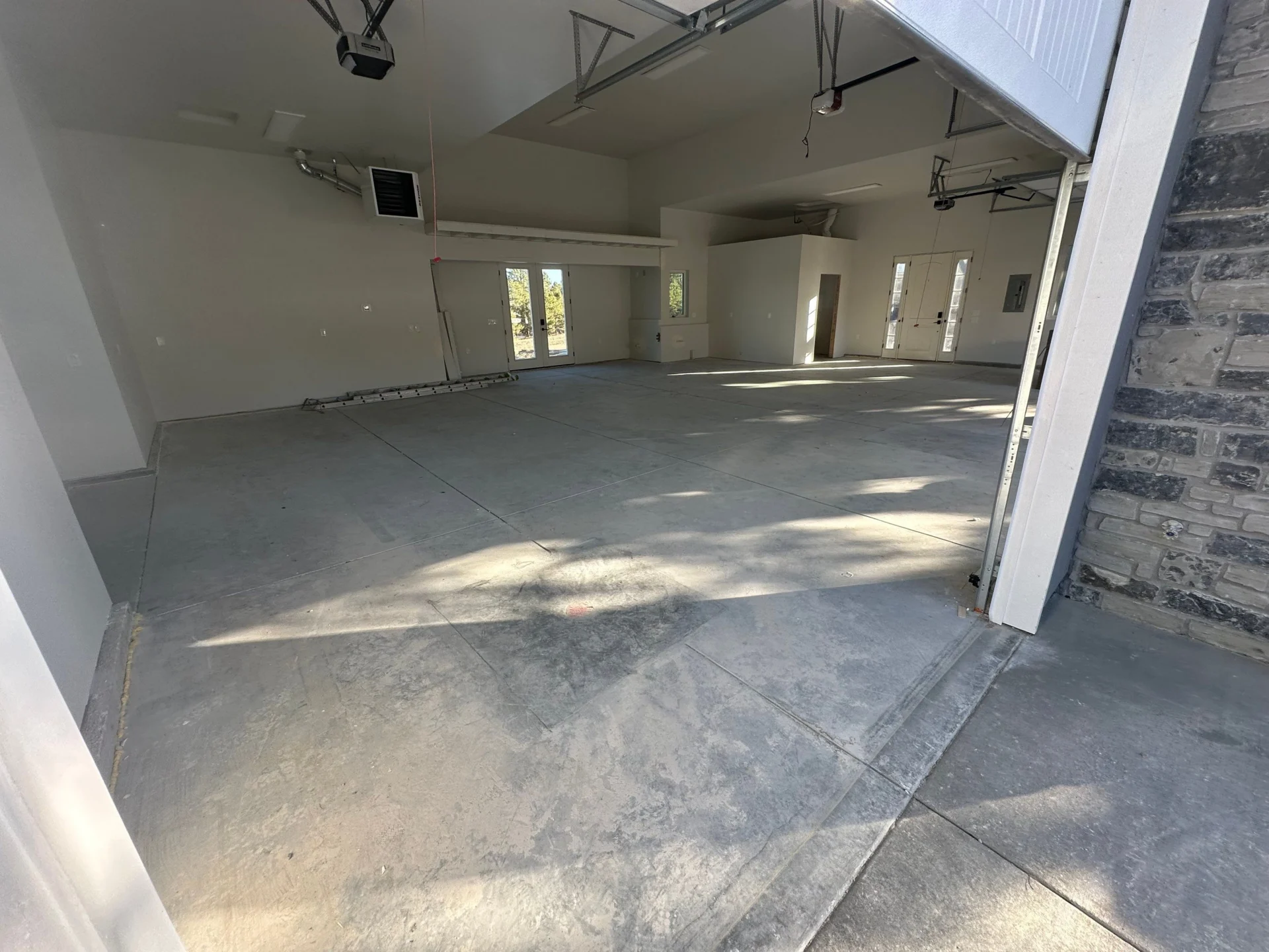 Monument Shop Polyaspartic Floor Coating & Cove