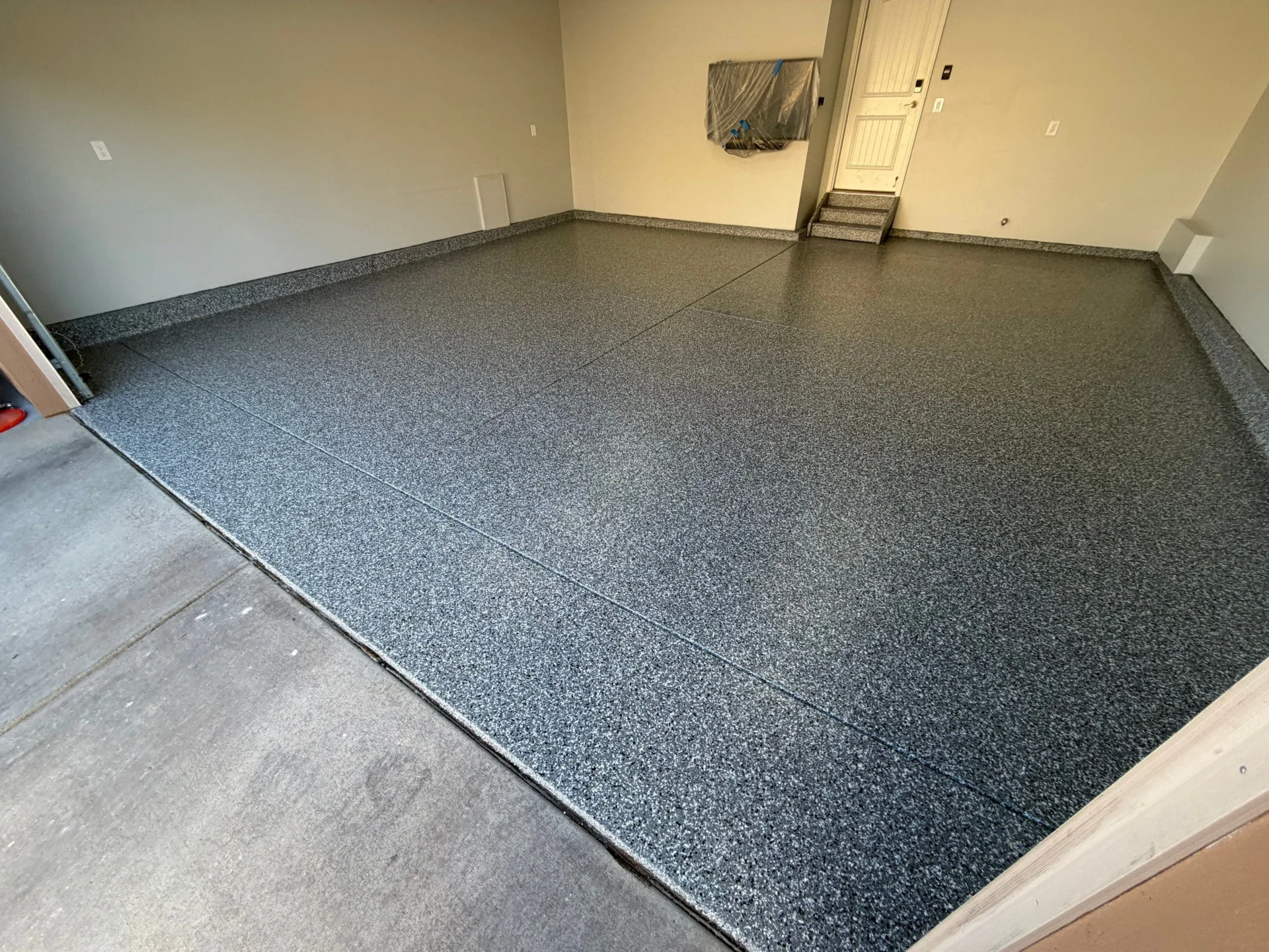 Colorado Springs Garage Floor Transformation: Polyaspartic Perfection