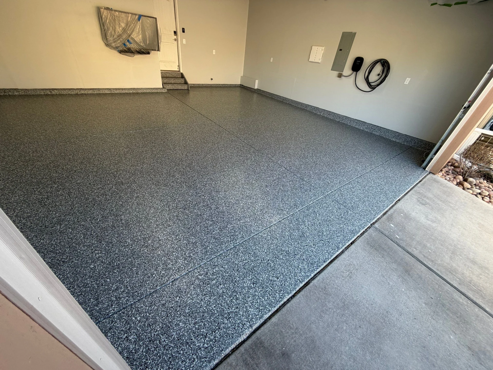 Colorado Springs Garage Floor Transformation: Polyaspartic Perfection