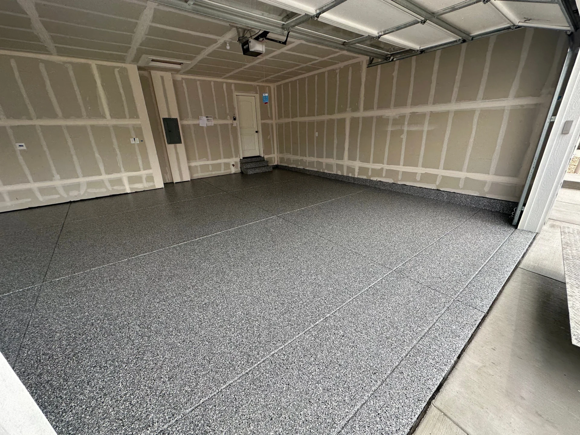 Longmont 4-Car Garage Polyaspartic Floor Coating