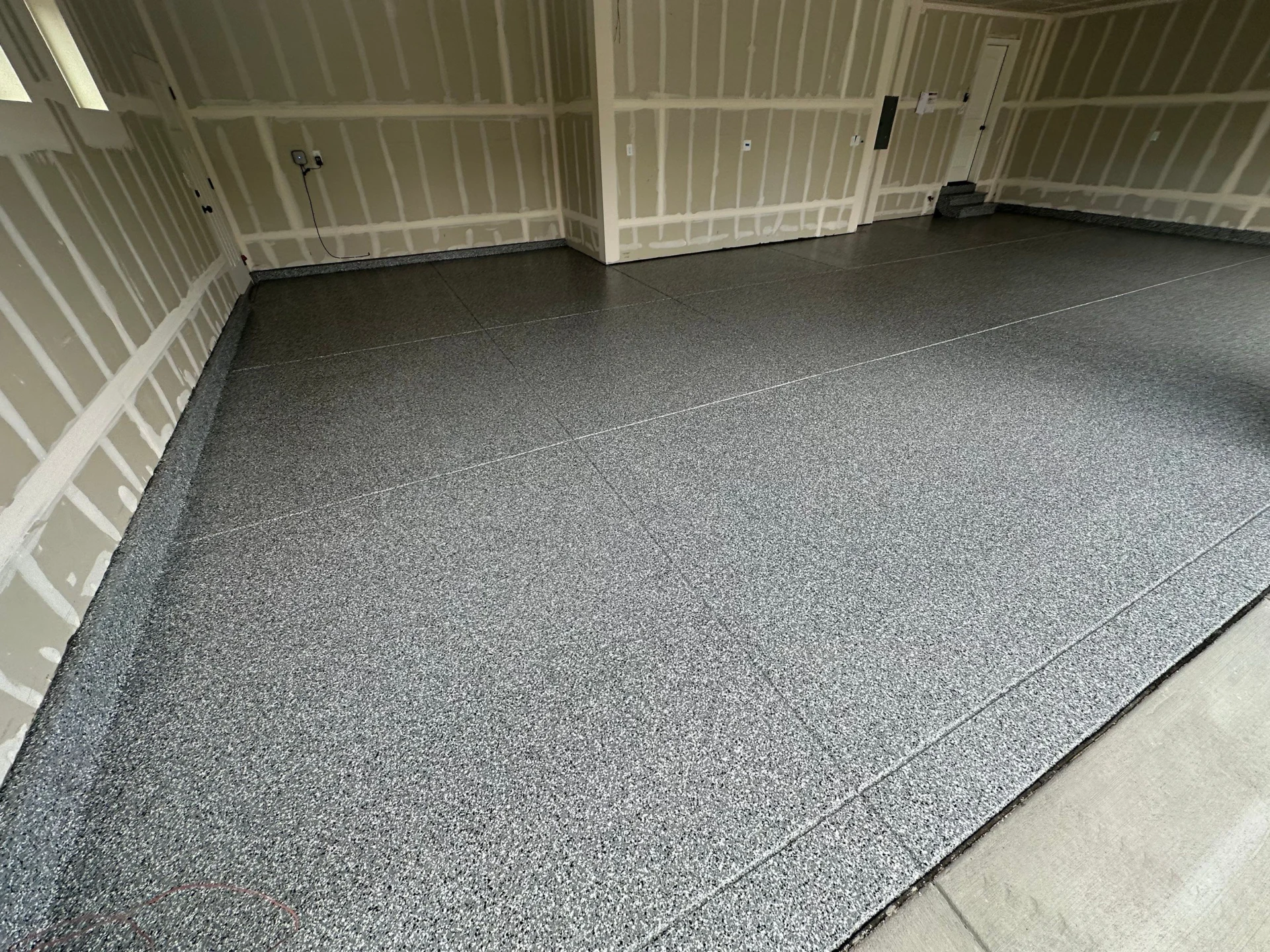 Longmont 4-Car Garage Polyaspartic Floor Coating