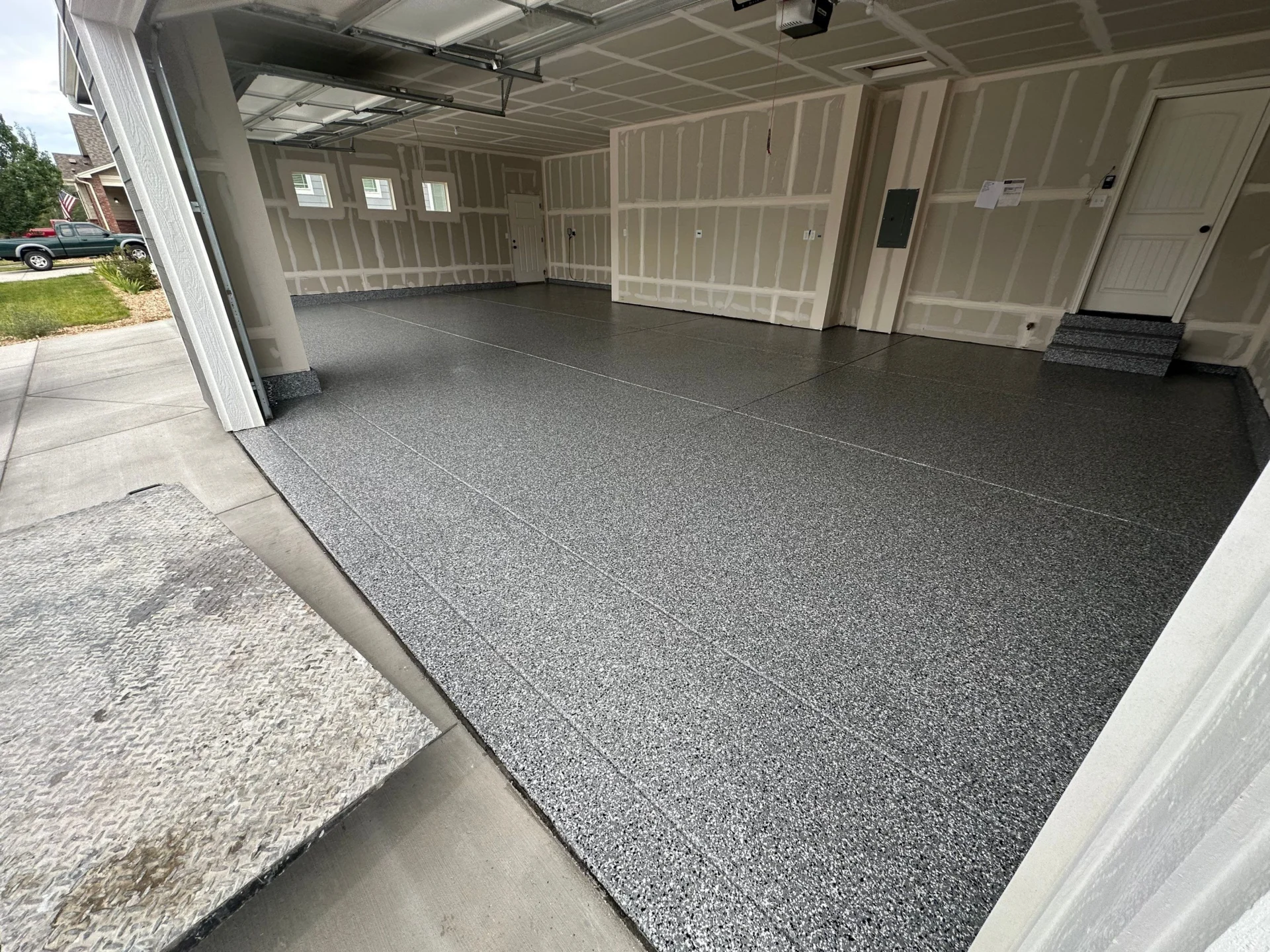 Longmont 4-Car Garage Polyaspartic Floor Coating
