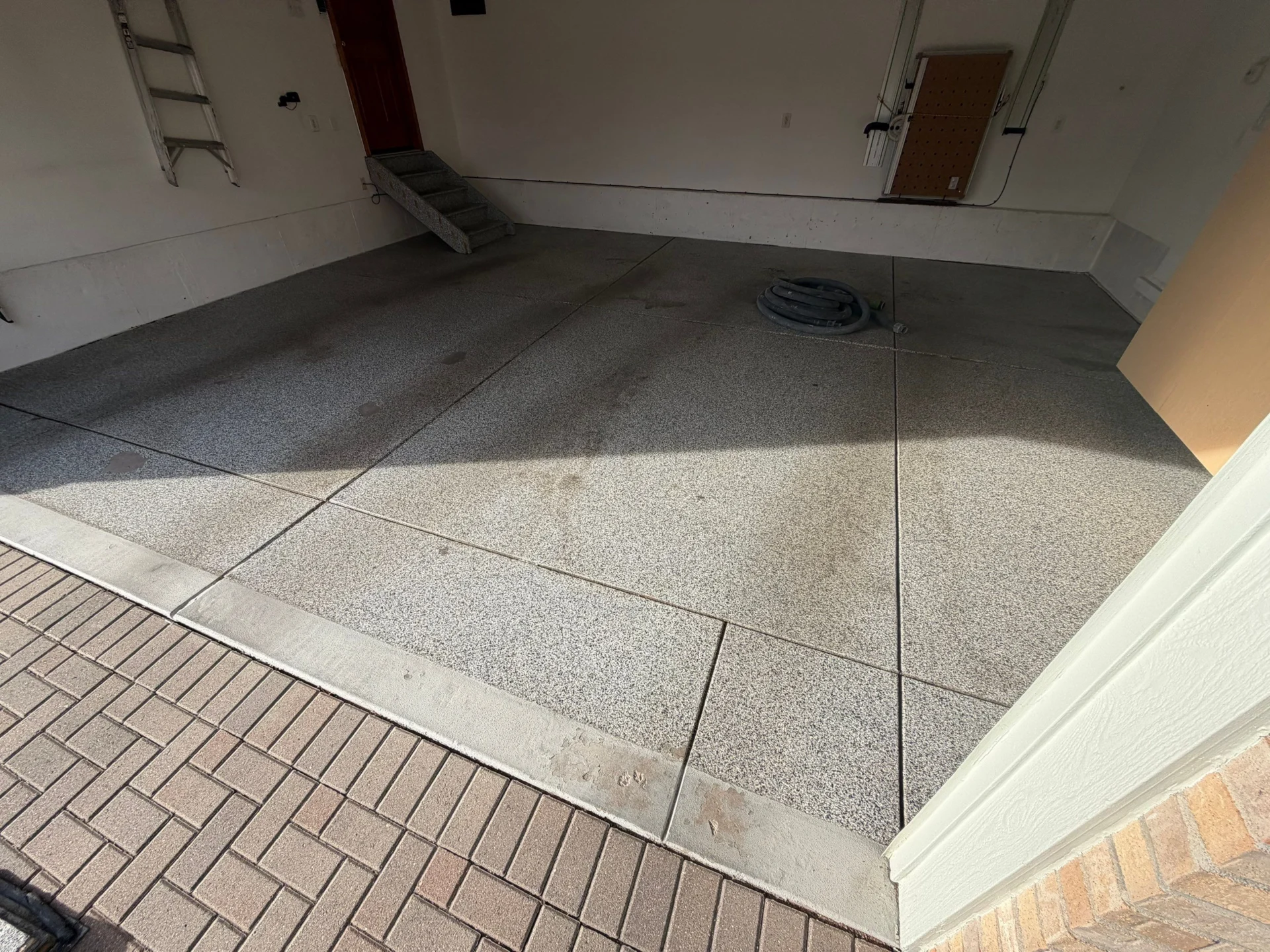 Lakewood Garage Floor: Polyaspartic Coating & More