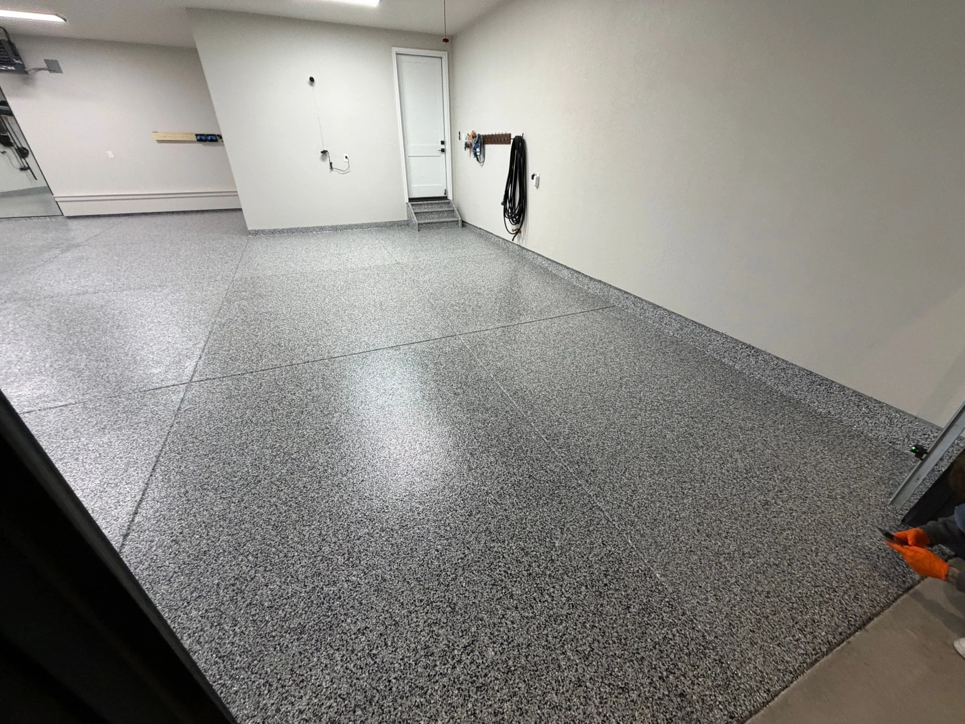 Lakewood Garage Floor: Polyaspartic, Glitter, & Waterproofed