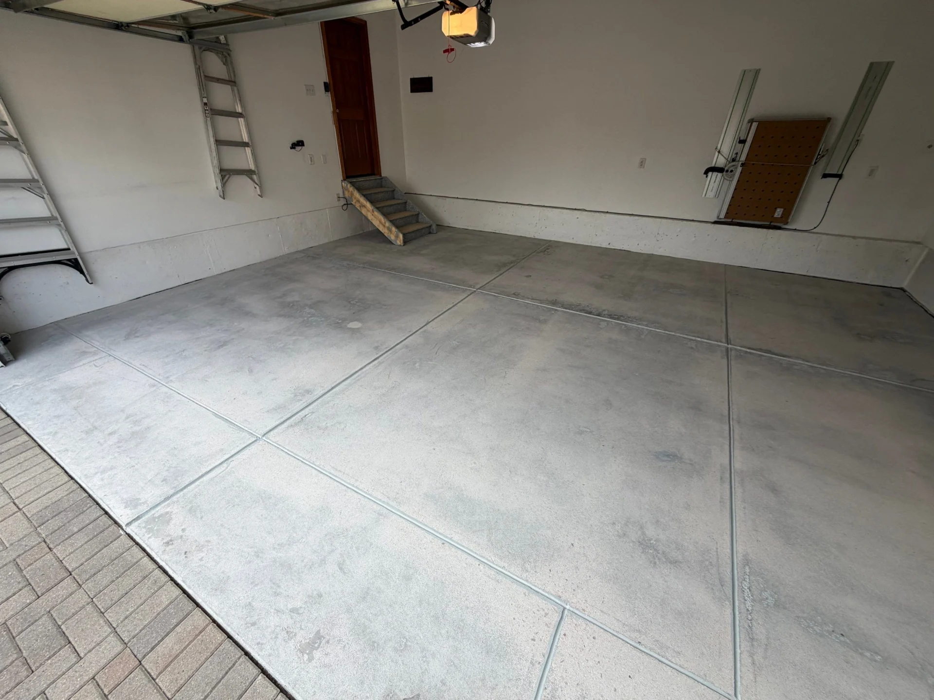 Lakewood Garage Floor: Polyaspartic Coating & More