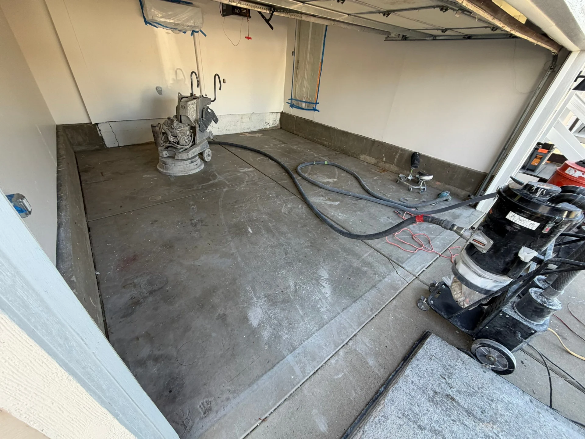 Denver Garage Floor Transformation: Polyaspartic Flake & Cove