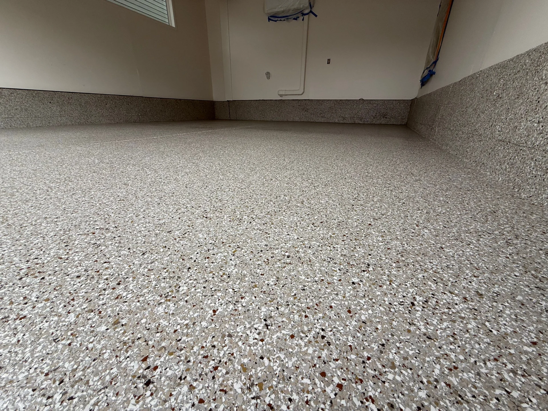 Denver Garage Floor Transformation: Polyaspartic Flake & Cove