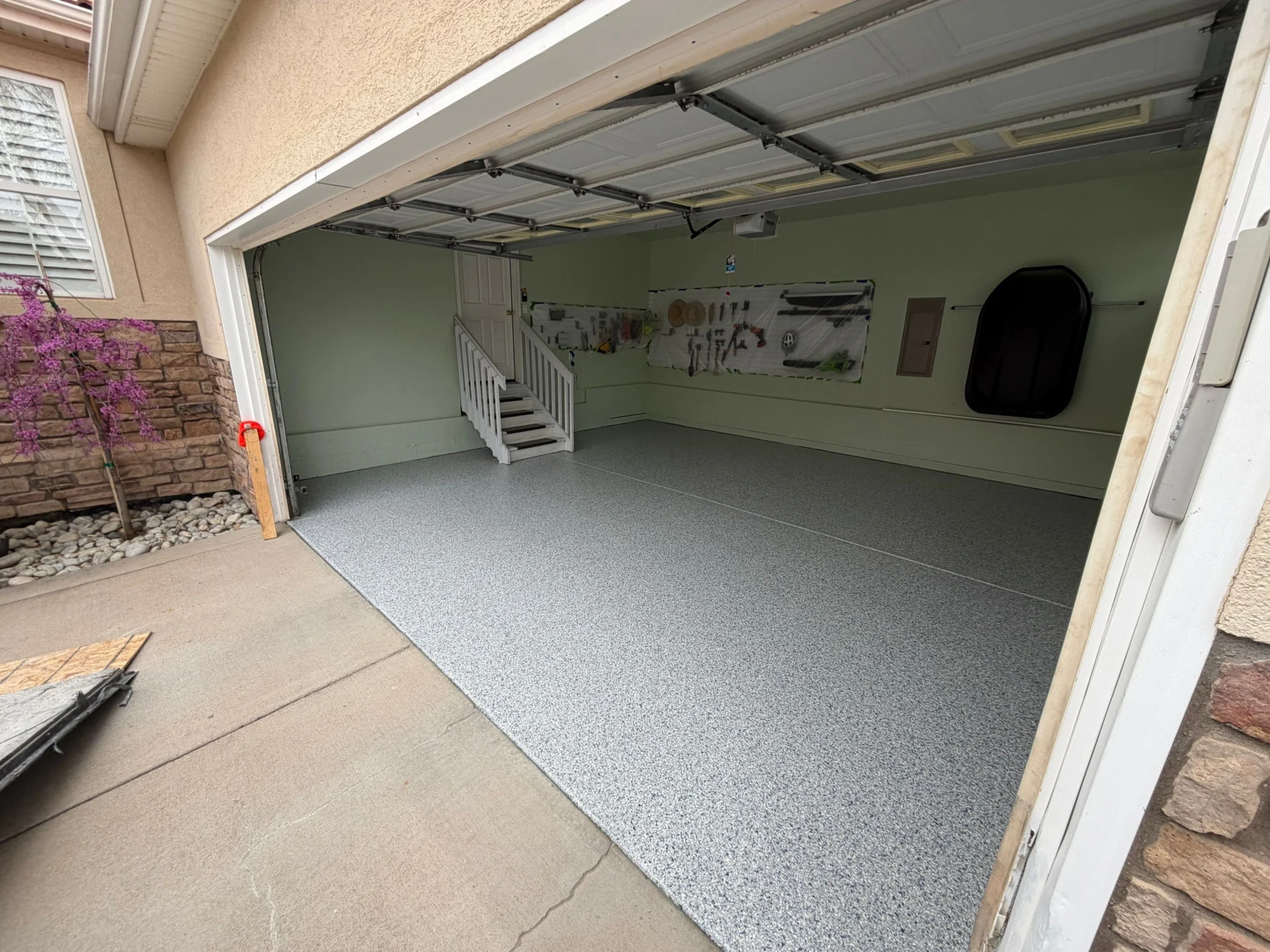 Longmont Garage Floor: Polyaspartic Coating & Repair