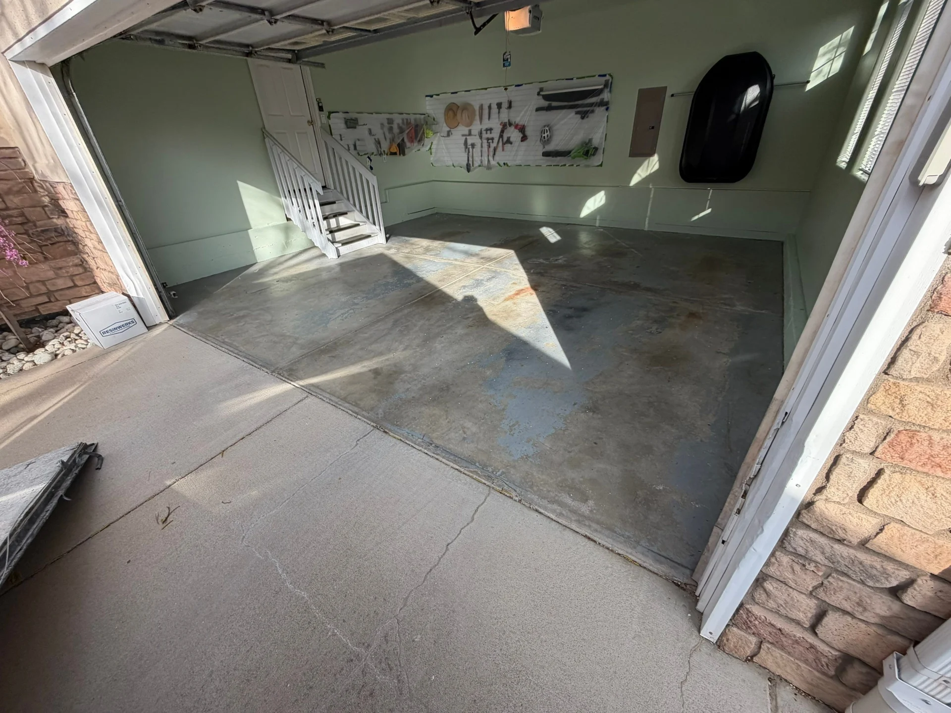Longmont Garage Floor: Polyaspartic Coating & Repair